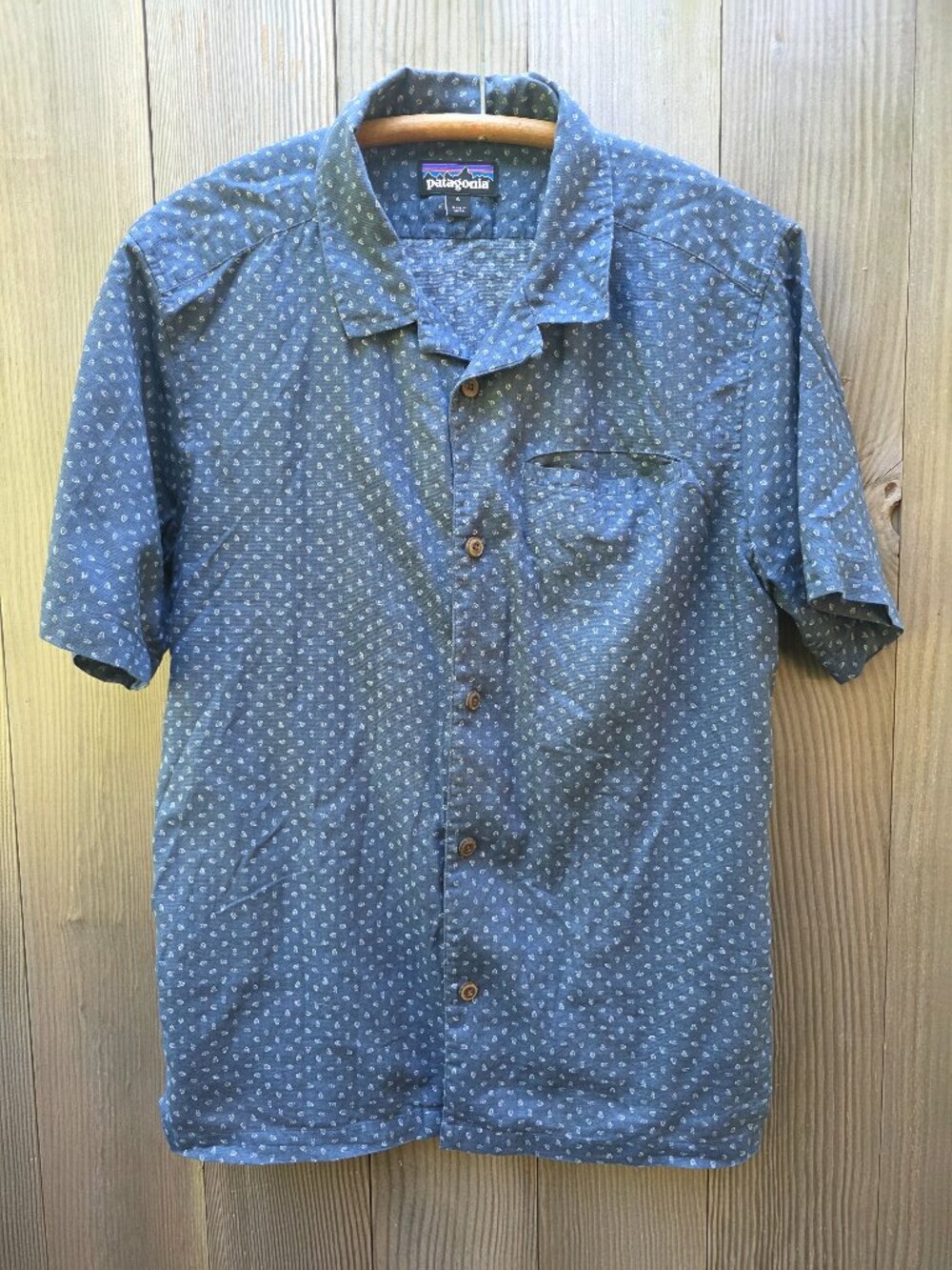 Patagonia Short Sleeve Button Down Shirt Small Blue.  Organic Cotton, Hemp